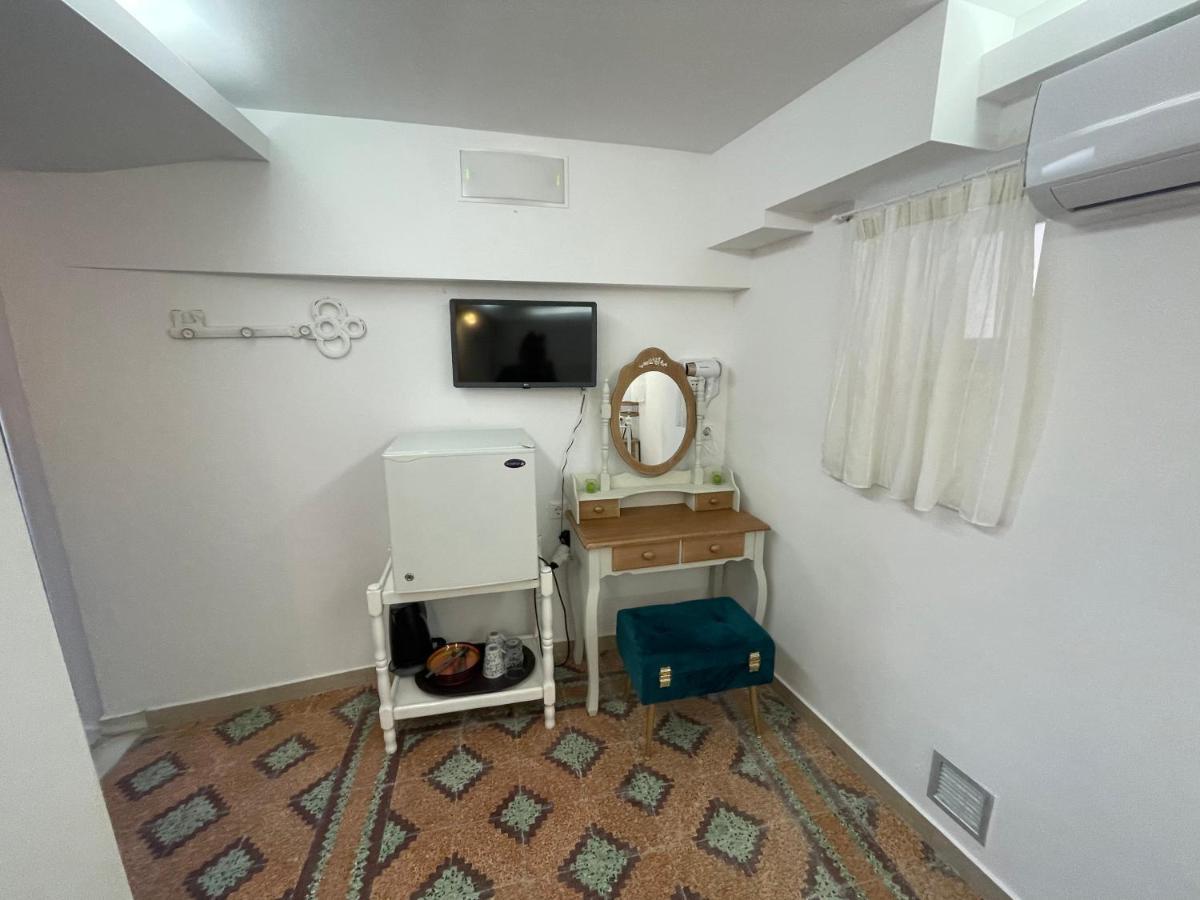 Готель Burgos Barrio Naxos City Екстер'єр фото