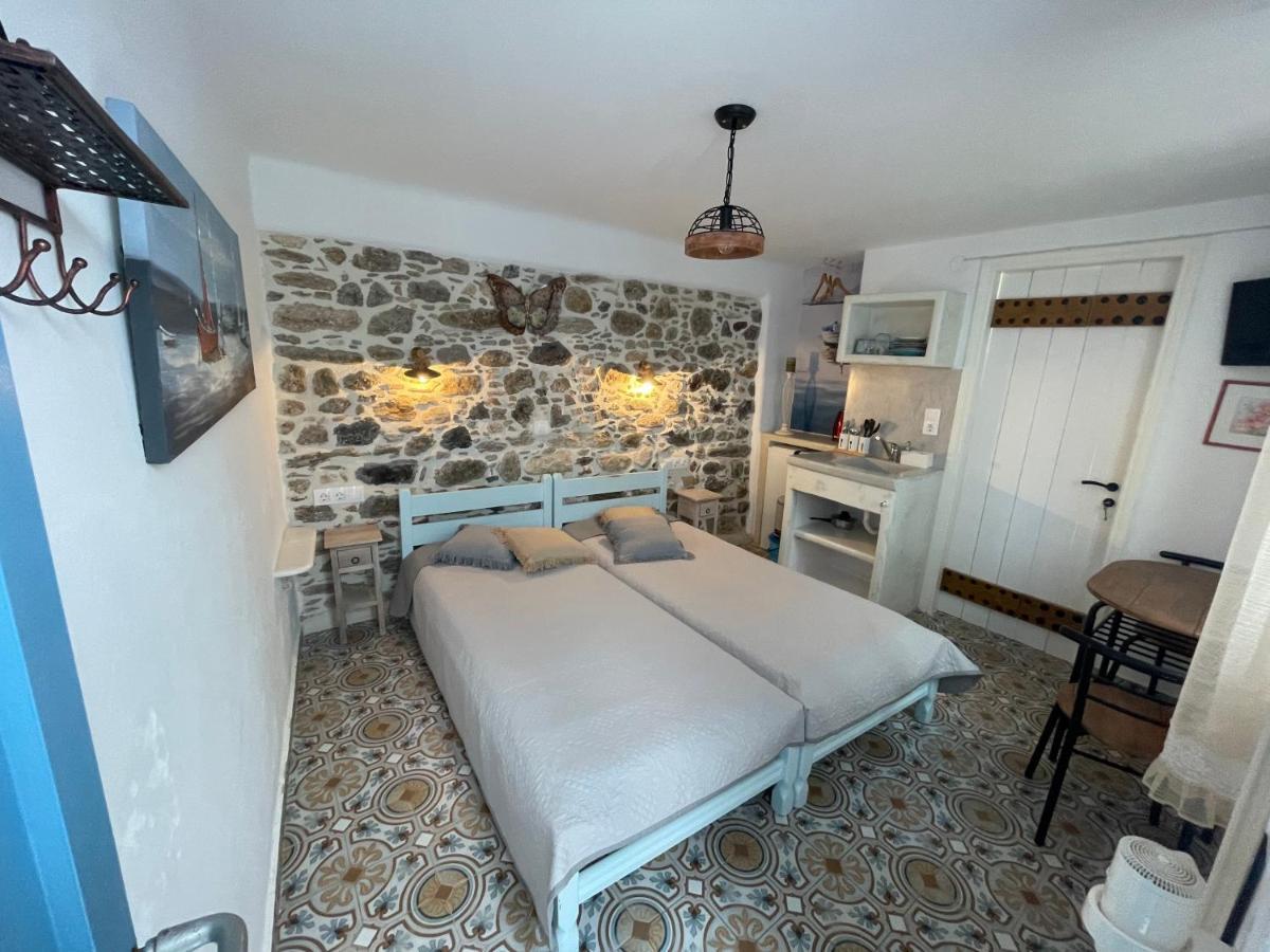 Готель Burgos Barrio Naxos City Екстер'єр фото