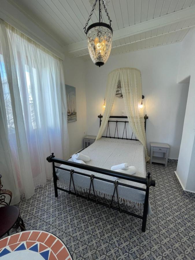 Готель Burgos Barrio Naxos City Екстер'єр фото