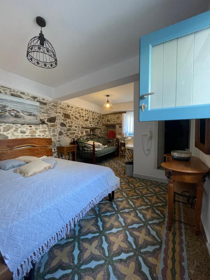 Готель Burgos Barrio Naxos City Екстер'єр фото