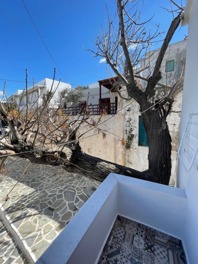 Готель Burgos Barrio Naxos City Екстер'єр фото