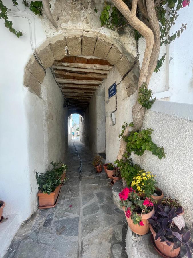 Готель Burgos Barrio Naxos City Екстер'єр фото